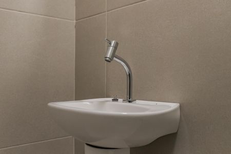 Banheiro de apartamento para alugar com 1 quarto, 25m² em Rio Branco, Porto Alegre