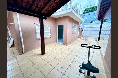 Casa à venda com 269m², 3 quartos e 2 vagas Casa à venda com 269m², 3 quartos e 2 vagasQuintal