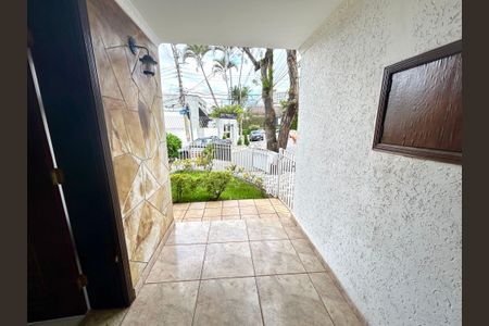 Casa à venda com 269m², 3 quartos e 2 vagas Casa à venda com 269m², 3 quartos e 2 vagasEntrada