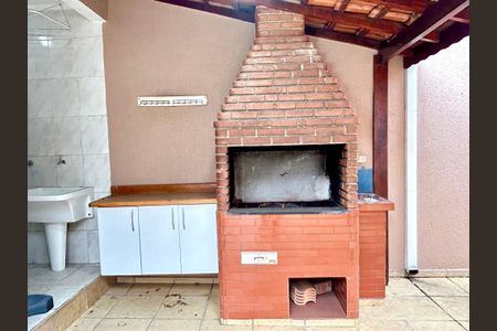 Casa à venda com 269m², 3 quartos e 2 vagas Casa à venda com 269m², 3 quartos e 2 vagasQuintal