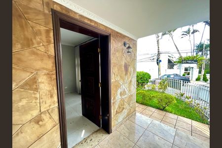 Casa à venda com 269m², 3 quartos e 2 vagas Casa à venda com 269m², 3 quartos e 2 vagasEntrada