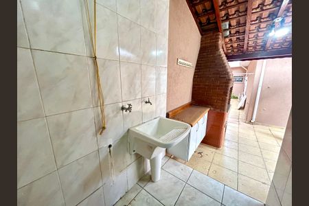 Casa à venda com 269m², 3 quartos e 2 vagas Casa à venda com 269m², 3 quartos e 2 vagasÁrea de Serviço