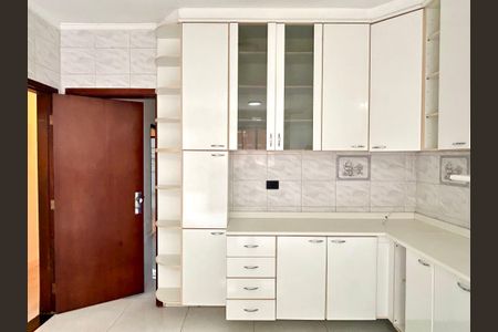 Casa à venda com 269m², 3 quartos e 2 vagas Casa à venda com 269m², 3 quartos e 2 vagasCozinha