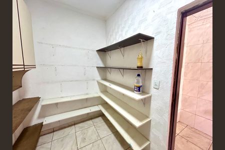 Casa à venda com 269m², 3 quartos e 2 vagas Casa à venda com 269m², 3 quartos e 2 vagasDespensa