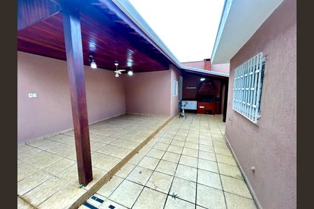 Casa à venda com 269m², 3 quartos e 2 vagas Casa à venda com 269m², 3 quartos e 2 vagasQuintal