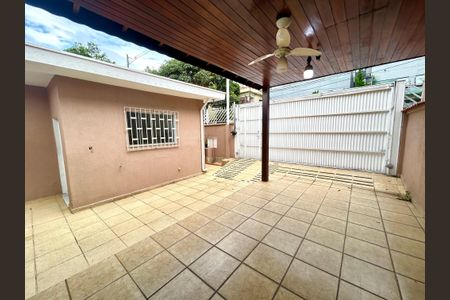 Casa à venda com 269m², 3 quartos e 2 vagas Casa à venda com 269m², 3 quartos e 2 vagasQuintal
