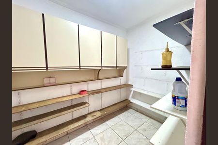 Casa à venda com 269m², 3 quartos e 2 vagas Casa à venda com 269m², 3 quartos e 2 vagasDespensa