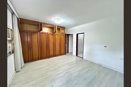 Casa à venda com 269m², 3 quartos e 2 vagas Casa à venda com 269m², 3 quartos e 2 vagasQuarto Suíte
