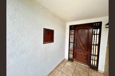 Casa à venda com 269m², 3 quartos e 2 vagas Casa à venda com 269m², 3 quartos e 2 vagasEntrada
