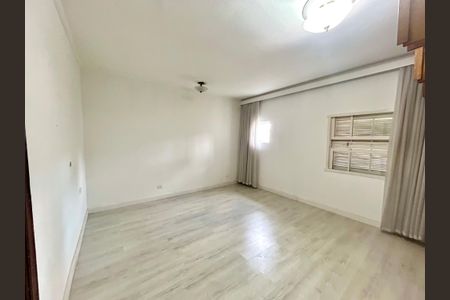 Casa à venda com 269m², 3 quartos e 2 vagas Casa à venda com 269m², 3 quartos e 2 vagasQuarto Suíte