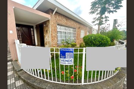 Casa à venda com 269m², 3 quartos e 2 vagas Casa à venda com 269m², 3 quartos e 2 vagasPlaca instalada na fachada do imóvel