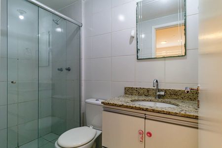 Apartamento à venda com 60m², 2 quartos e 1 vagaSuite - Banheiro