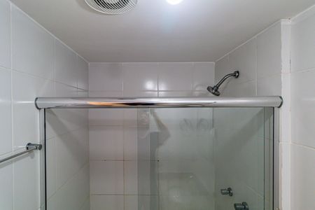 Apartamento à venda com 60m², 2 quartos e 1 vagaSuite - Banheiro