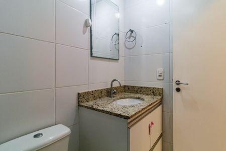 Apartamento à venda com 60m², 2 quartos e 1 vagaSuite - Banheiro