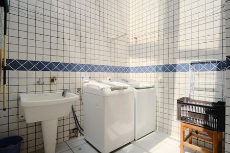 Casa para alugar com 280m², 6 quartos e 12 vagasCasa 1 Área de Serviço