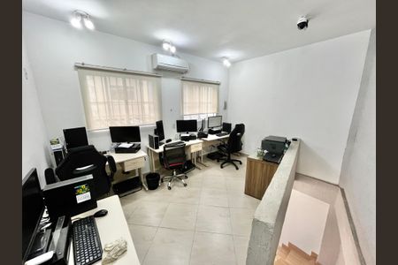 Casa à venda com 200m², 4 quartos e 2 vagasEdícula/Quarto