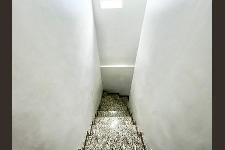 Casa à venda com 200m², 4 quartos e 2 vagasEscada