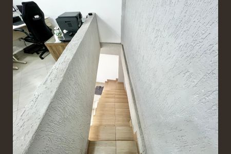 Casa à venda com 200m², 4 quartos e 2 vagasEscada