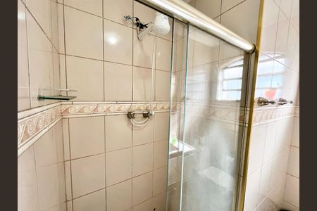 Casa à venda com 200m², 4 quartos e 2 vagasBanheiro