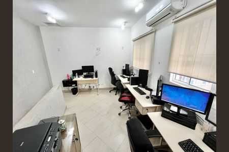 Casa à venda com 200m², 4 quartos e 2 vagasEdícula/Quarto