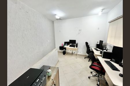 Casa à venda com 200m², 4 quartos e 2 vagasEdícula/Quarto