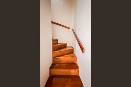 Casa de condomínio à venda com 86m², 3 quartos e 1 vagaEscada