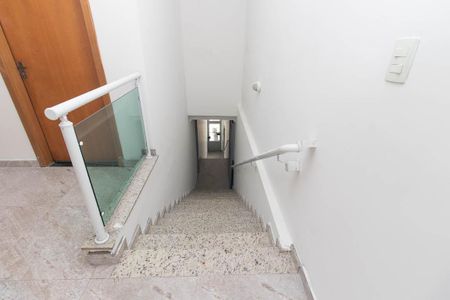 Apartamento para alugar com 38m², 1 quarto e sem vagaEscada