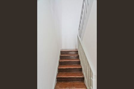 Escada de casa para alugar com 2 quartos, 110m² em Casa Verde, São Paulo