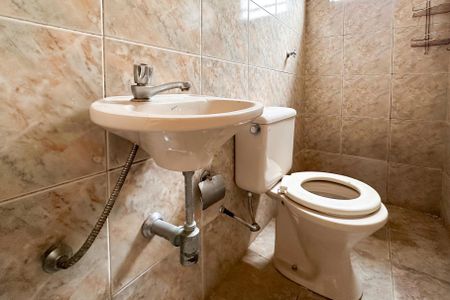 Banheiro Social de casa para alugar com 1 quarto, 35m² em Baeta Neves, São Bernardo do Campo