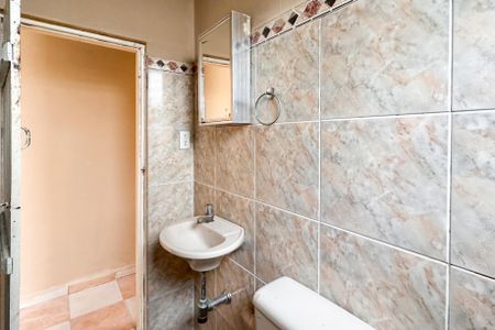 Banheiro Social de casa para alugar com 1 quarto, 35m² em Baeta Neves, São Bernardo do Campo