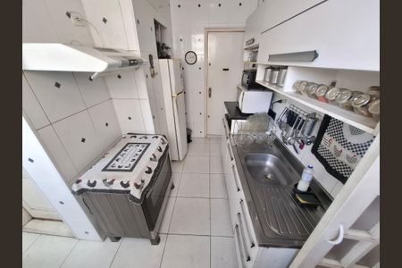 Apartamento à venda com 115m², 2 quartos e sem vagaCozinha e Área de Serviço 