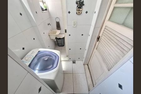 Apartamento à venda com 115m², 2 quartos e sem vagaCozinha e Área de Serviço 