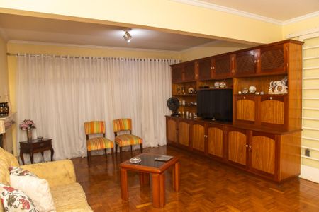 Casa à venda com 158m², 3 quartos e 3 vagasSala