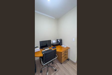 Casa à venda com 158m², 3 quartos e 3 vagasEscritório