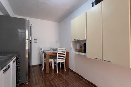 Casa à venda com 250m², 5 quartos e 3 vagasCozinha e Área de Serviço 1