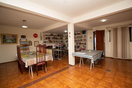Casa à venda com 360m², 4 quartos e 4 vagasEdícula - Sala