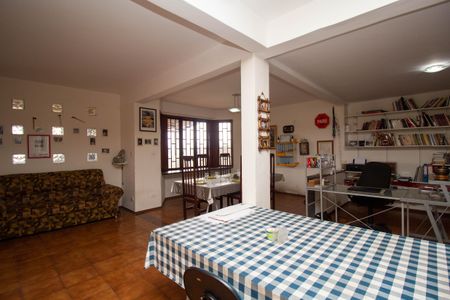 Casa à venda com 360m², 4 quartos e 4 vagasEdícula - Sala