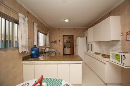 Casa à venda com 360m², 4 quartos e 4 vagasCozinha