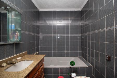 Casa à venda com 360m², 4 quartos e 4 vagasBanheiro da Suíte