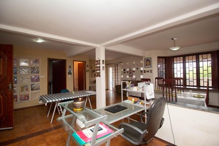 Casa à venda com 360m², 4 quartos e 4 vagasEdícula - Sala