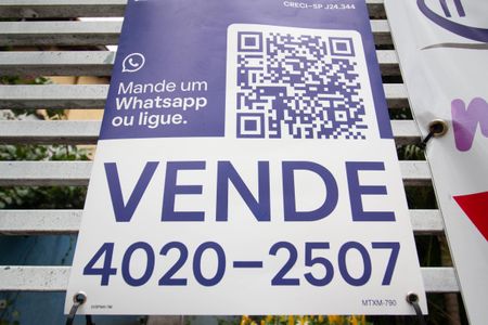 Casa à venda com 360m², 4 quartos e 4 vagasFachada - placa instalada