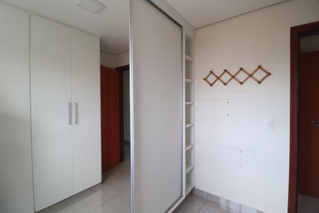 Quarto 1 - Closet de apartamento para alugar com 3 quartos, 140m² em Nossa Senhora Aparecida, Uberlândia