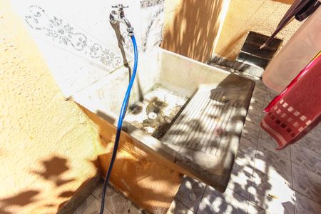 Casa para alugar com 60m², 1 quarto e 2 vagasQuintal