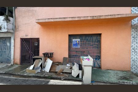 Casa para alugar com 60m², 1 quarto e 2 vagasFachada