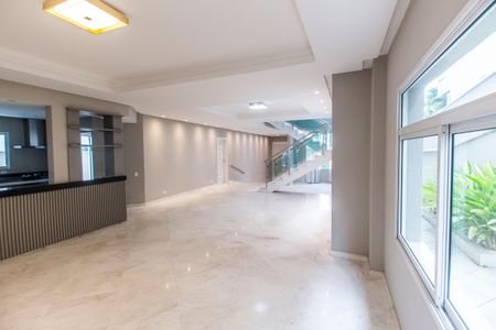Sala  de casa de condomínio à venda com 4 quartos, 471m² em Residencial 18 do Forte, Santana de Parnaíba
