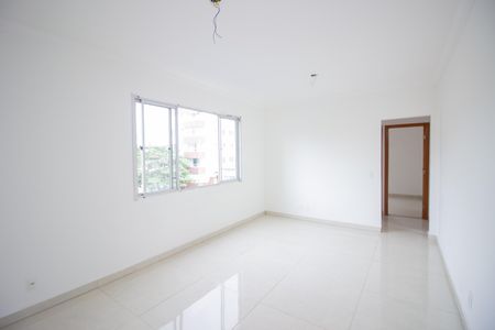 Sala de apartamento à venda com 3 quartos, 74m² em Cabral, Contagem