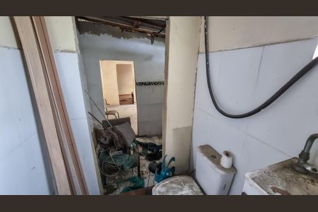 Casa à venda com 75m², 3 quartos e sem vagaBanheiro casa 2