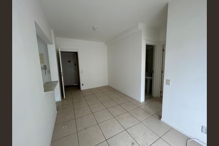 Sala de apartamento para alugar com 2 quartos, 55m² em Del Castilho, Rio de Janeiro