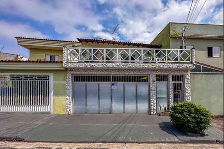 Casa à venda com 204m², 4 quartos e 2 vagasFachada