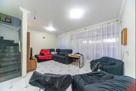 Casa à venda com 204m², 4 quartos e 2 vagasSala